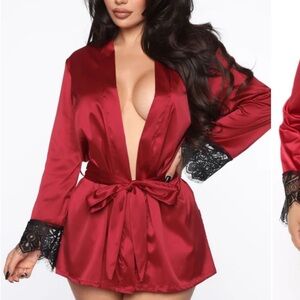 🔵 Red Satin Robe with Lace Trim Size Medium